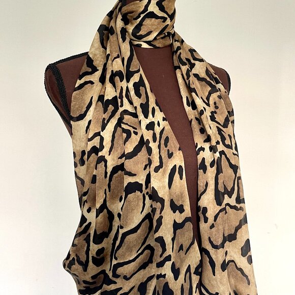 New Gucci Animal Print Stole Silk Satin Scarf with Gucci Box - Picture 6 of 16